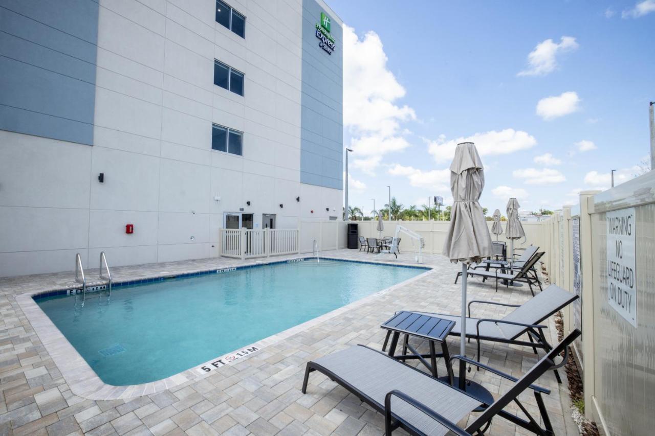 Holiday Inn Express & Suites Tampa Stadium - Airport Area By Ihg エクステリア 写真