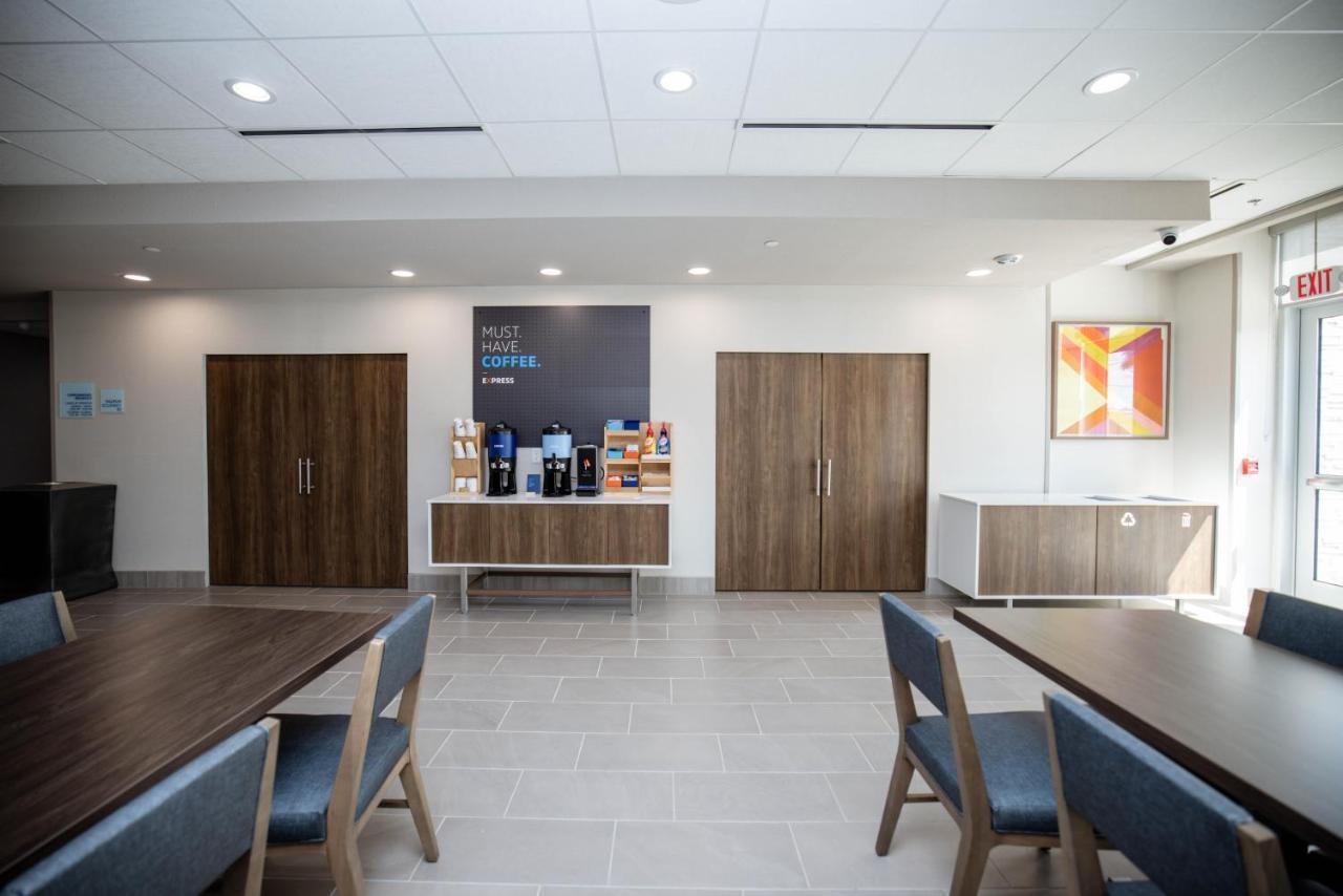 Holiday Inn Express & Suites Tampa Stadium - Airport Area By Ihg エクステリア 写真