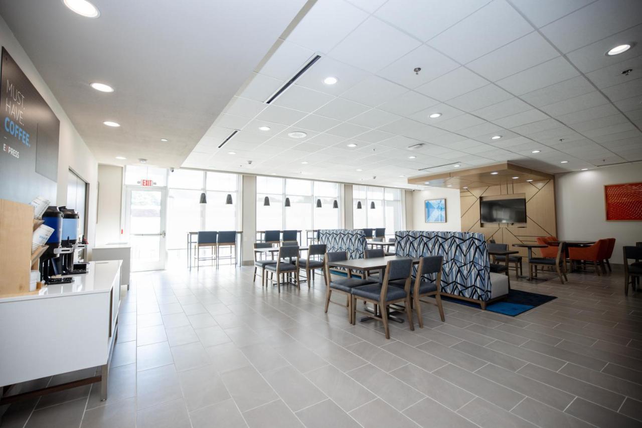 Holiday Inn Express & Suites Tampa Stadium - Airport Area By Ihg エクステリア 写真