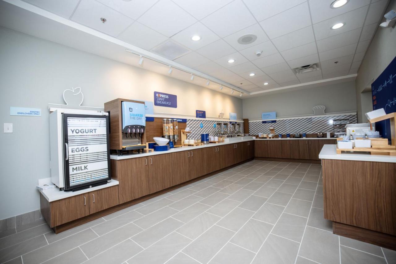 Holiday Inn Express & Suites Tampa Stadium - Airport Area By Ihg エクステリア 写真