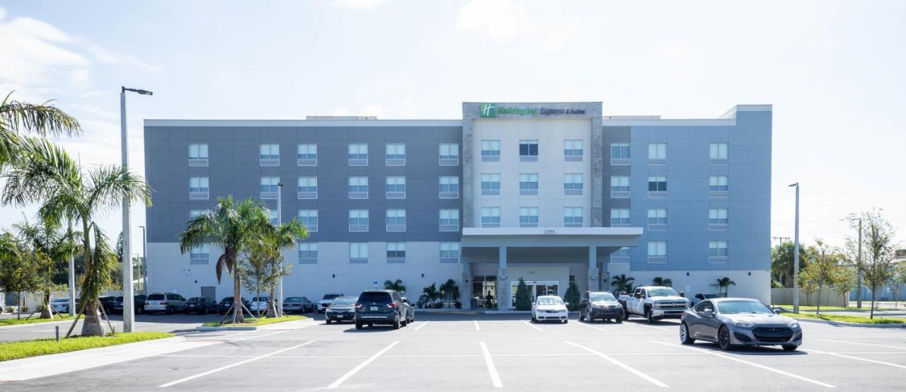 Holiday Inn Express & Suites Tampa Stadium - Airport Area By Ihg エクステリア 写真