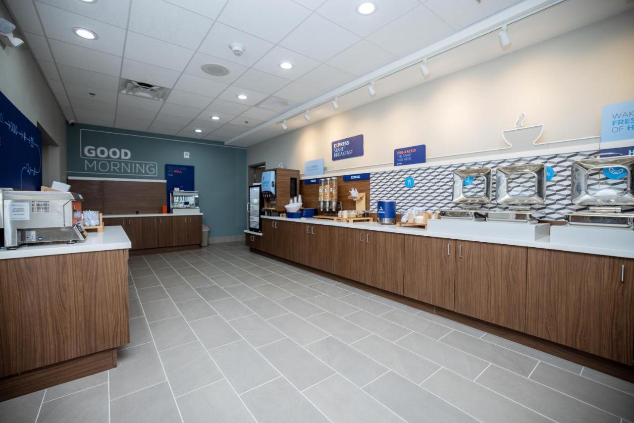 Holiday Inn Express & Suites Tampa Stadium - Airport Area By Ihg エクステリア 写真