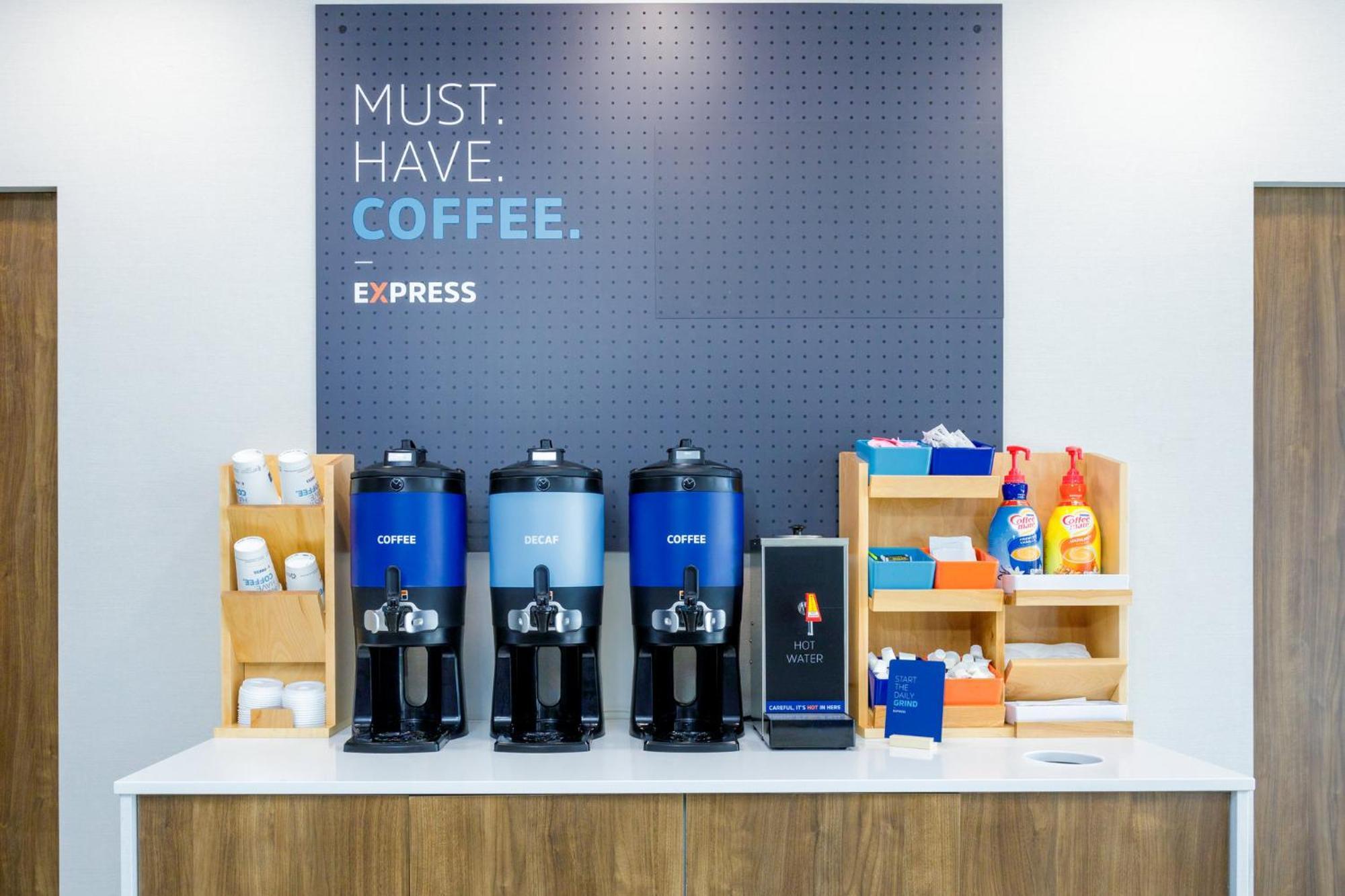 Holiday Inn Express & Suites Tampa Stadium - Airport Area By Ihg エクステリア 写真