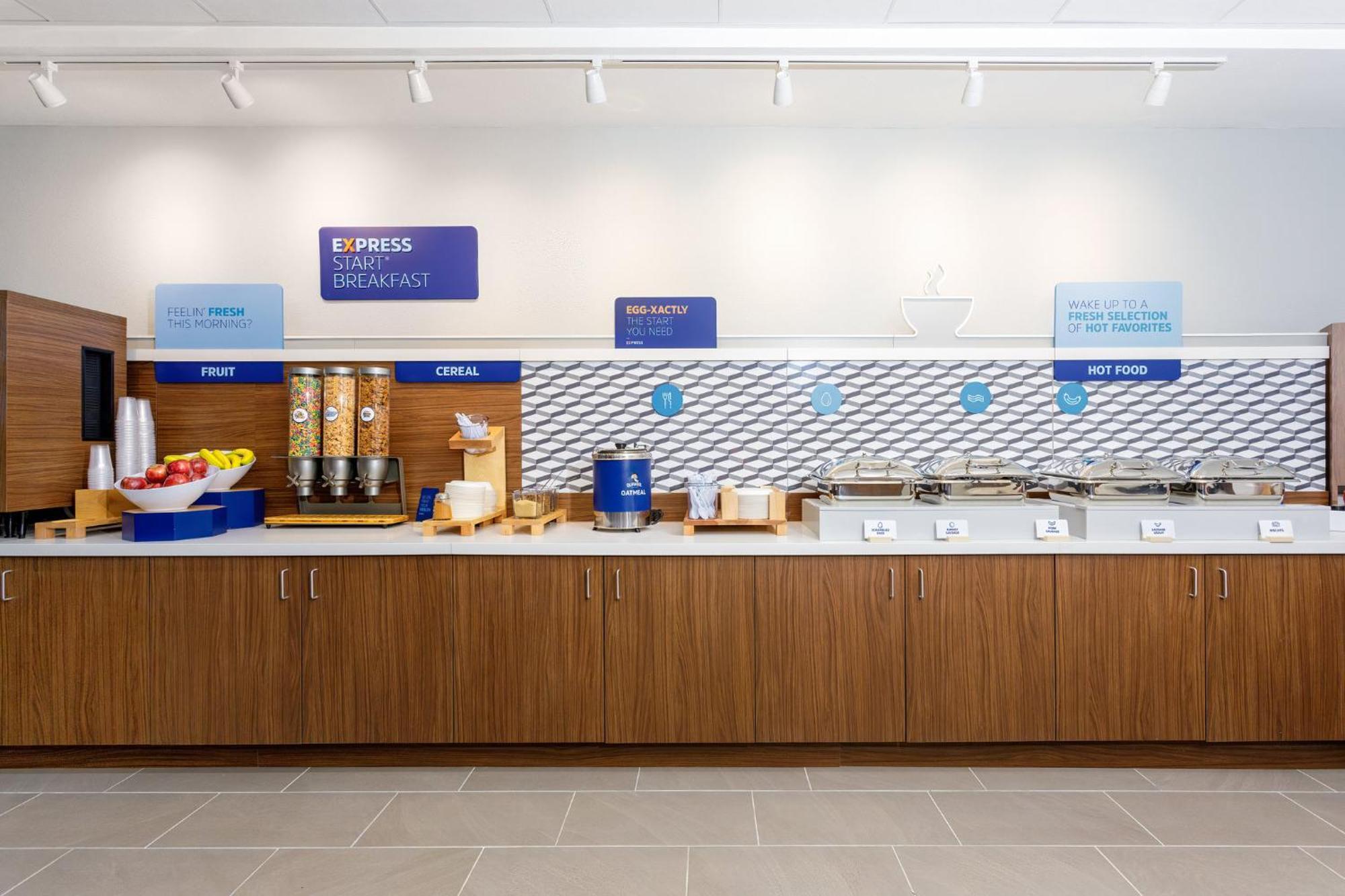 Holiday Inn Express & Suites Tampa Stadium - Airport Area By Ihg エクステリア 写真