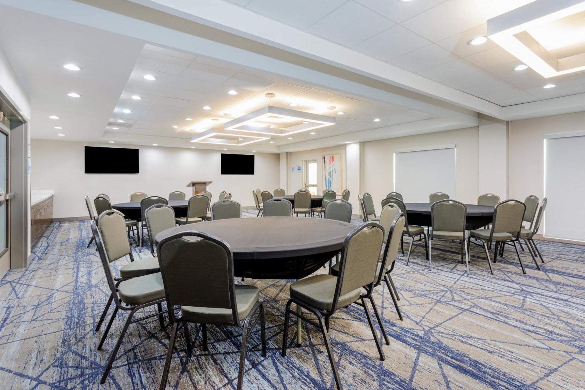 Holiday Inn Express & Suites Tampa Stadium - Airport Area By Ihg エクステリア 写真