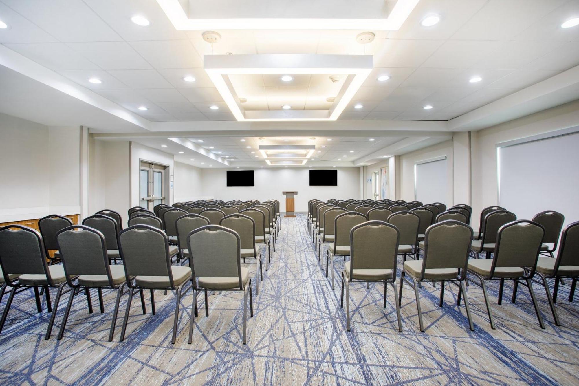 Holiday Inn Express & Suites Tampa Stadium - Airport Area By Ihg エクステリア 写真