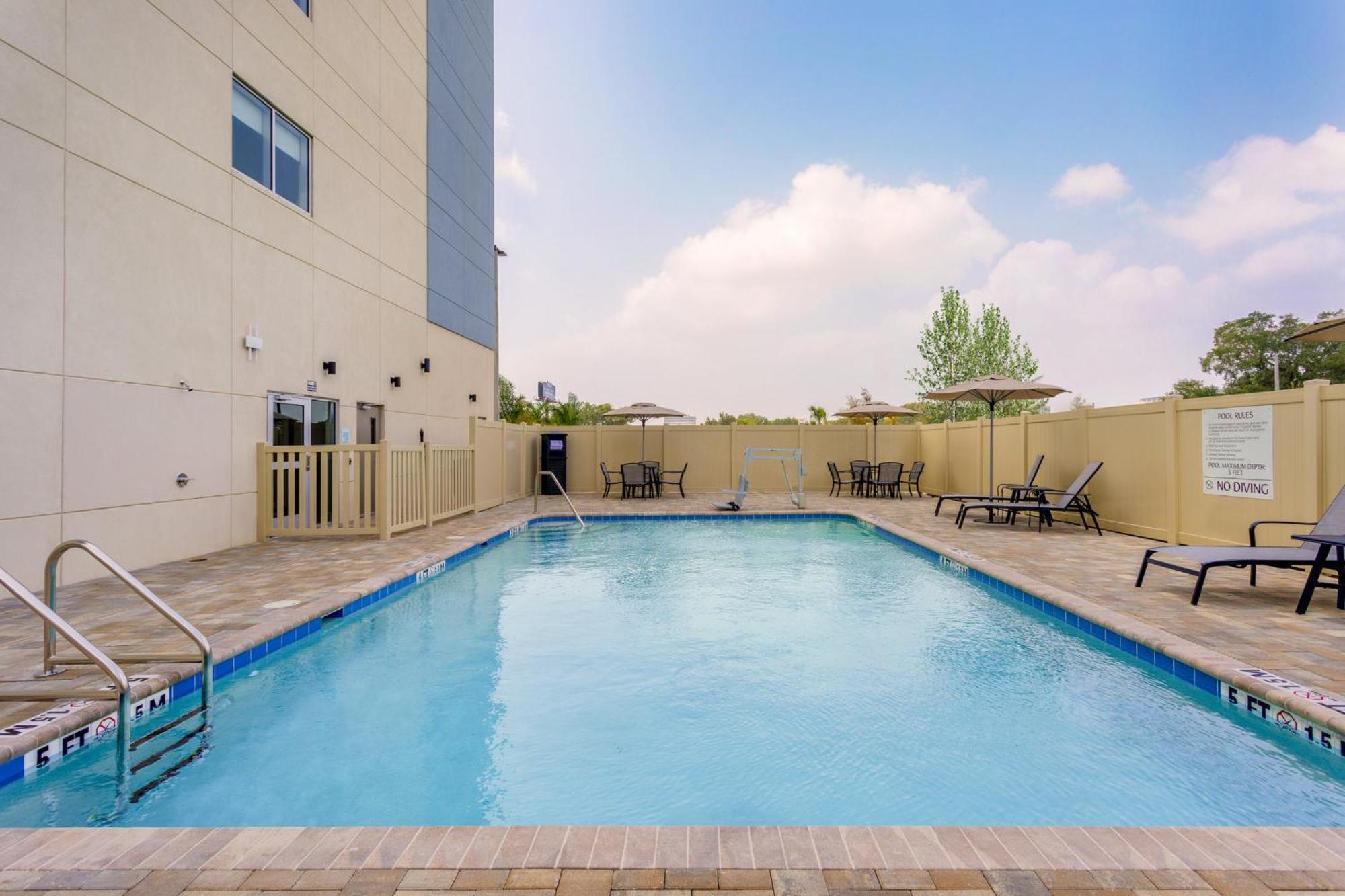 Holiday Inn Express & Suites Tampa Stadium - Airport Area By Ihg エクステリア 写真